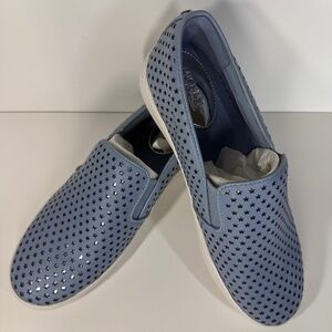 NEW MICHAEL KORS KEATON WOMENS SIZE 6.5 SLIP ON LIGHT BLUE SHOES